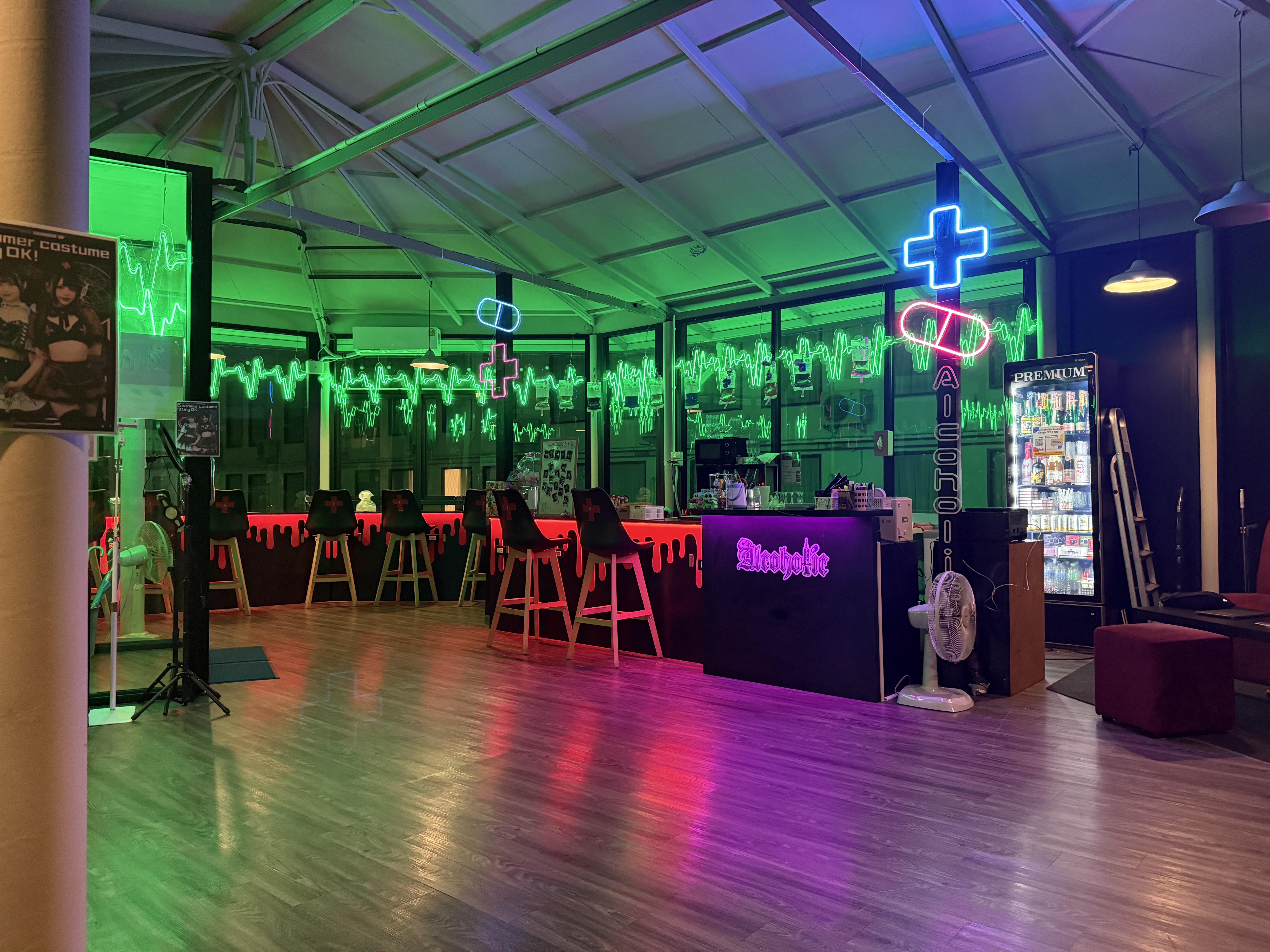 Alcoholic Thailand バーカウンター内装